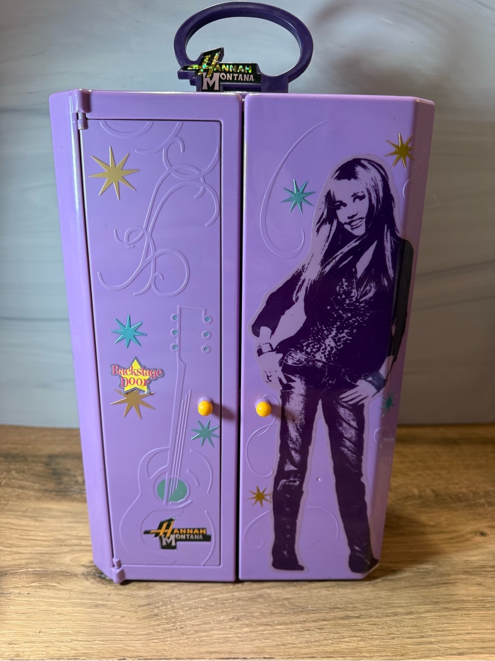 2007 Hannah Montana Secret Celebrity Backstage Closet Case